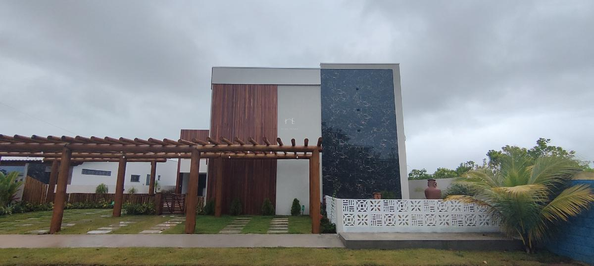 Bangalo Duplex com 2 Quartos sendo 1 Suíte a poucos Metros do Mar em Praia de Guaratiba, Prado - Bahia