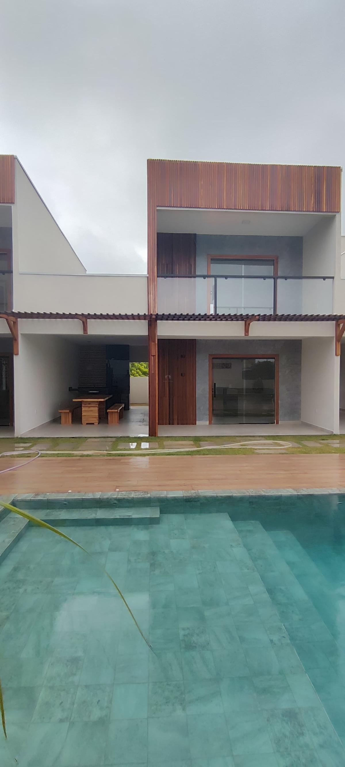 Bangalo Duplex com 2 Quartos sendo 1 Suíte a poucos Metros do Mar em Praia de Guaratiba, Prado - Bahia - Imóveis Estruturar Empreendimento Imobiliários