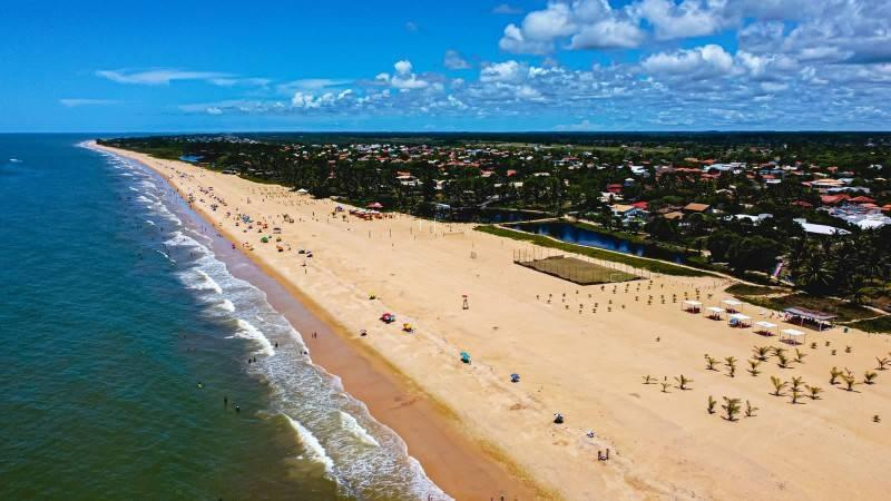 OPORTUNIDADE IMPERDÍVEL Lote de 600m2 na Quadra da Praia a poucos passos do Mar em Condomínio Fechado Balneário Praia de Guaratiba Prado Bahia - Imóveis Estruturar Empreendimento Imobiliários